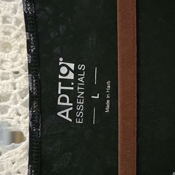 Apt.9 Essentials woman's top - Picture 3 of 8